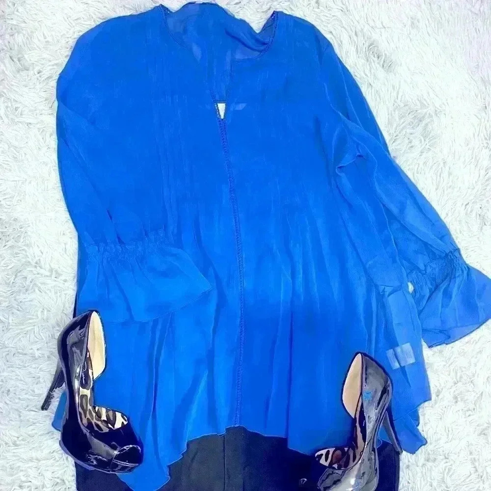 Valerie Stevens Womens Size M Long Sleeve V Neck Galaxy Blue Blouse NEW